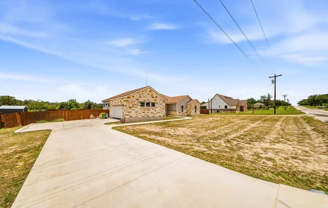 Home for sale at 55 Log Cabin Way in Poteet, TX — photo 3