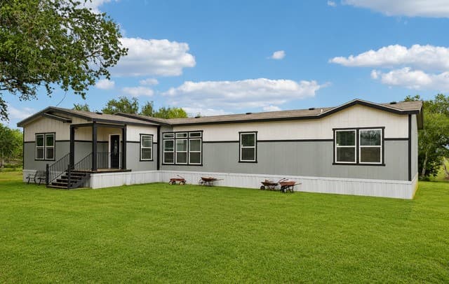 Home for sale at 1169 Old Adams Ln in Pleasanton, TX — photo 2