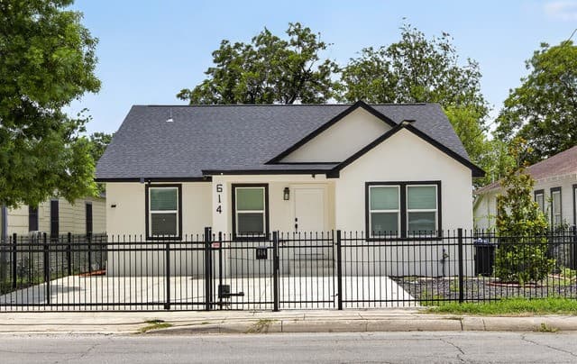 Home for sale at 614 SW 24th St in San Antonio, TX — photo 1