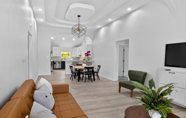 Home for sale at 614 SW 24th St in San Antonio, TX — photo 5