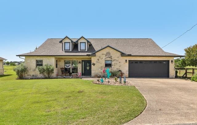 3-bedroom home for sale at 308 Wood View Cir in Bandera TX