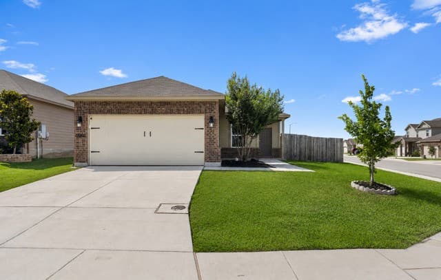 3-bedroom home for sale at 13002 Heathers Elm in St Hedwig TX