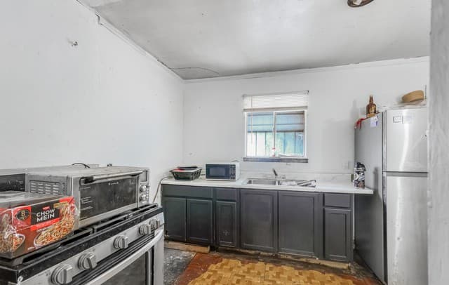 Home for sale at 319 Imperial Blvd in San Antonio, TX — photo 4