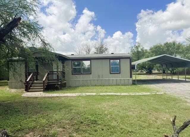 3-bedroom rental at 165 County Road 6751 in Devine TX