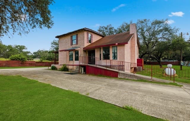 Home for sale at 7918 W Fm 476 in Poteet, TX — photo 3