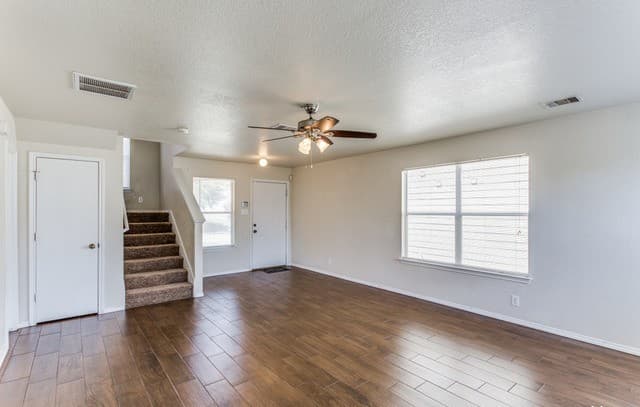 3-bedroom rental at 6051 Kensinger Pass in Converse, TX — photo 2