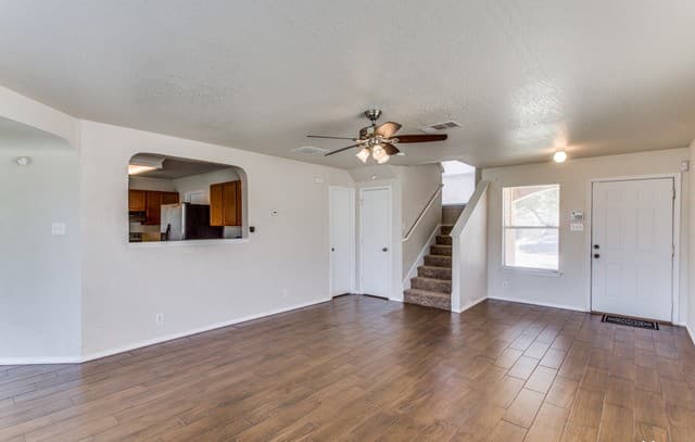 3-bedroom rental at 6051 Kensinger Pass in Converse, TX — photo 3