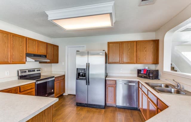 3-bedroom rental at 6051 Kensinger Pass in Converse, TX — photo 4