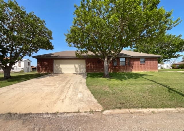 Home for sale at 1014 Avenue I in Poteet, TX — photo 2