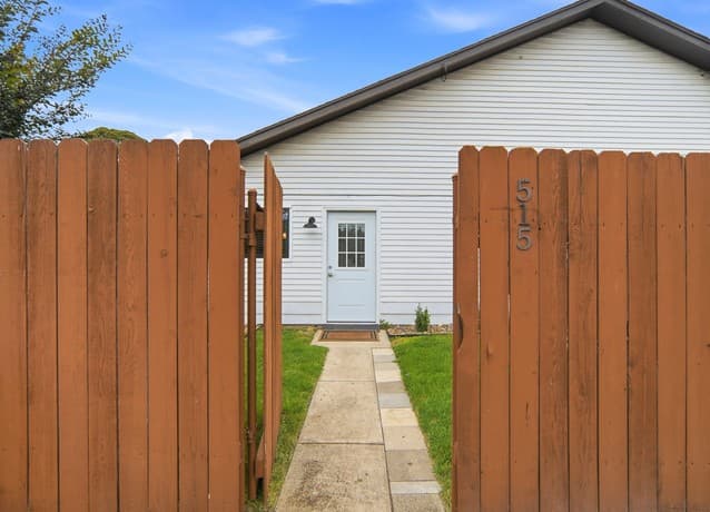 2-bedroom rental at 515 Oak Park Dr Unit 515 in Boerne, TX — photo 2