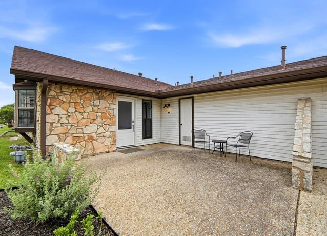 2-bedroom rental at 515 Oak Park Dr Unit 515 in Boerne, TX — photo 3