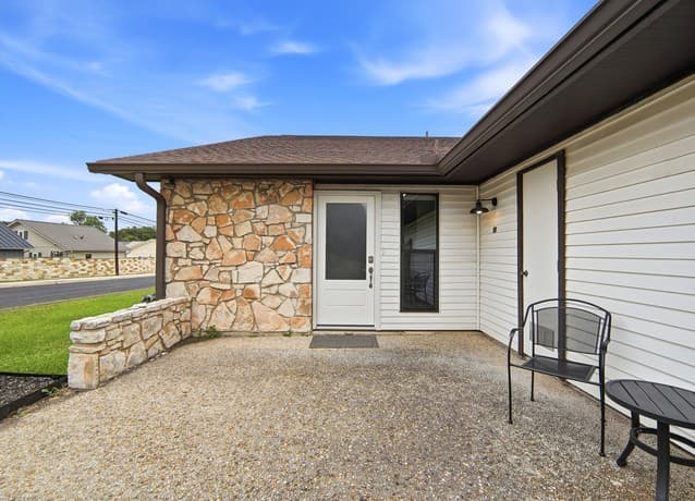 2-bedroom rental at 515 Oak Park Dr Unit 515 in Boerne, TX — photo 4