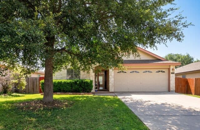 3-bedroom rental at 8948 Scarlet Crk in Universal City TX