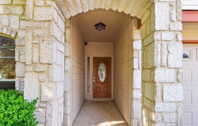 3-bedroom rental at 8948 Scarlet Crk in Universal City, TX — photo 4