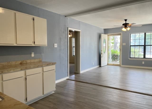 Home for sale at 145 Leroux St in San Antonio, TX — photo 3