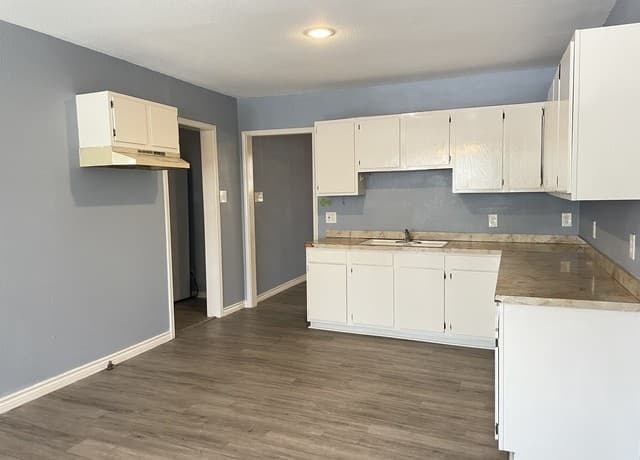 Home for sale at 145 Leroux St in San Antonio, TX — photo 4