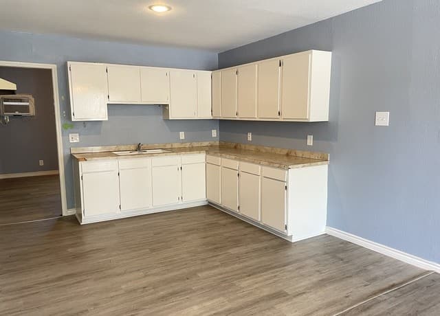 Home for sale at 145 Leroux St in San Antonio, TX — photo 5