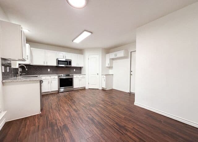 Home for sale at 8423 Berry Knoll Dr in Universal City, TX — photo 2