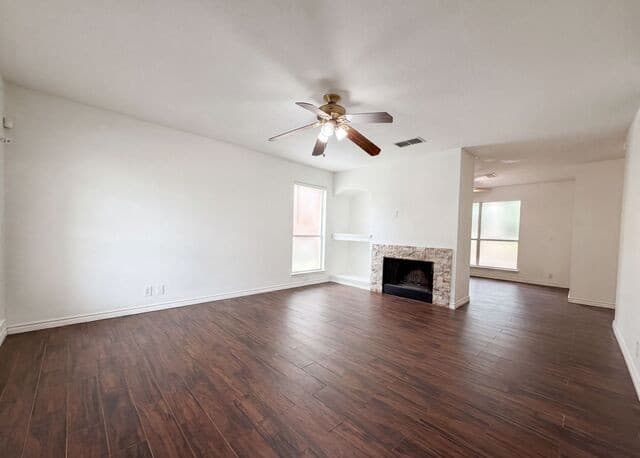Home for sale at 8423 Berry Knoll Dr in Universal City, TX — photo 3