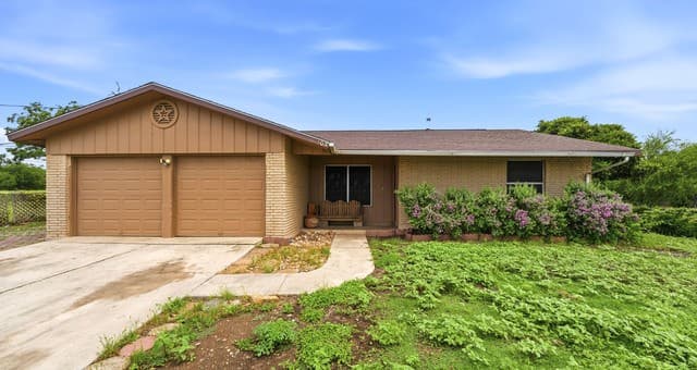 Home for sale at 103 7th St in Converse, TX — photo 1