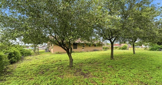 Home for sale at 103 7th St in Converse, TX — photo 5
