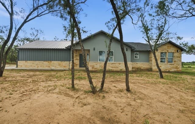 Home for sale at 157 Sylas Hayes Loop in Pleasanton, TX — photo 1