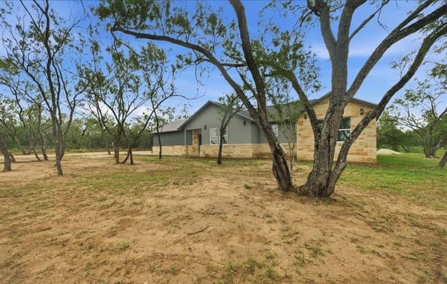 Home for sale at 157 Sylas Hayes Loop in Pleasanton, TX — photo 2
