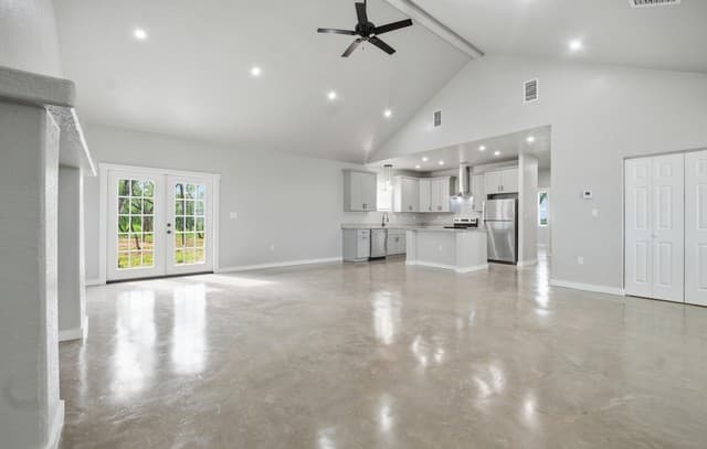 Home for sale at 157 Sylas Hayes Loop in Pleasanton, TX — photo 4