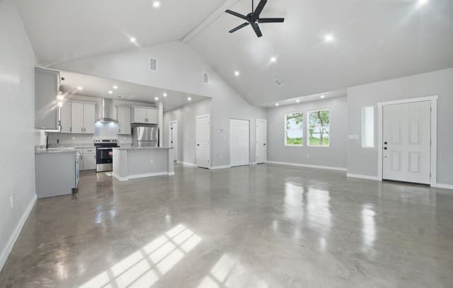 Home for sale at 157 Sylas Hayes Loop in Pleasanton, TX — photo 5