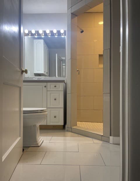 3-bedroom rental at 565 Division in San Antonio, TX — photo 5