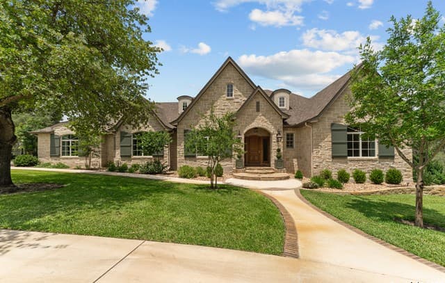 Home for sale at 149 Bridgewater in La Vernia, TX — photo 1