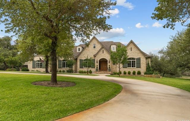 Home for sale at 149 Bridgewater in La Vernia, TX — photo 2