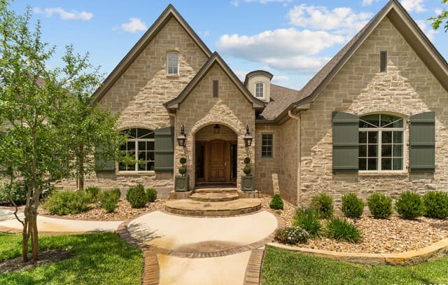 Home for sale at 149 Bridgewater in La Vernia, TX — photo 3