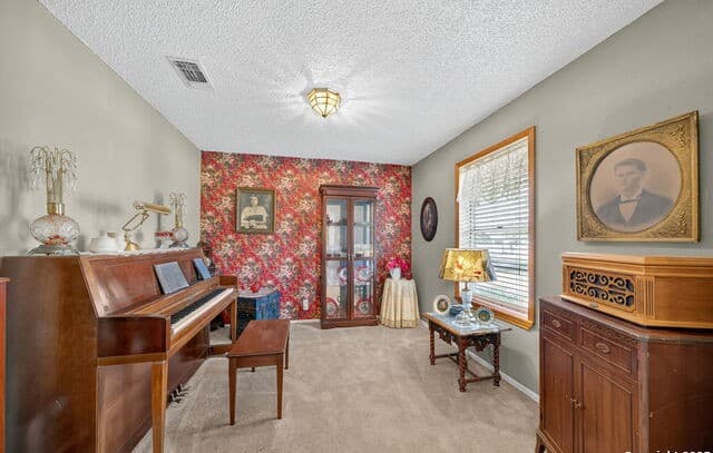 Home for sale at 82 Pulliam Dr in Pleasanton, TX — photo 4