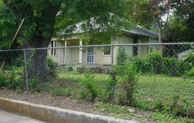 Home for sale at 104 New York Pl in San Antonio, TX — photo 2