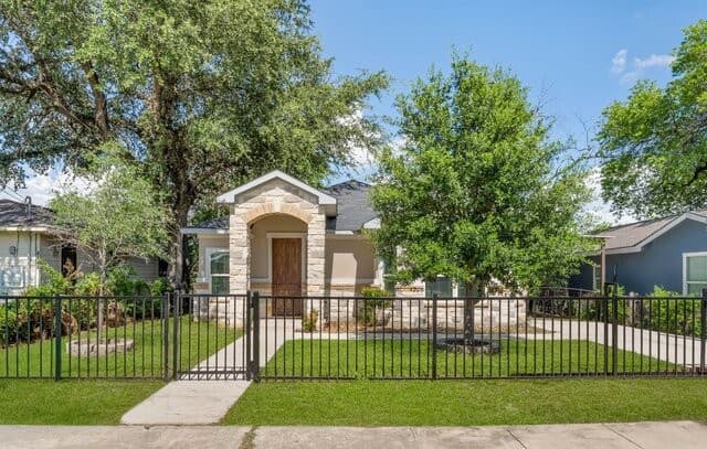 Home for sale at 1204 Valencia in San Antonio, TX — photo 1