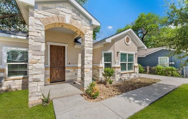 Home for sale at 1204 Valencia in San Antonio, TX — photo 3