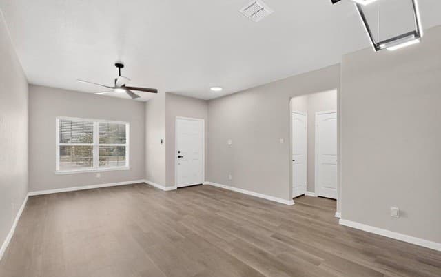 5-bedroom rental at 15022 Harbor Lndg in Von Ormy, TX — photo 5