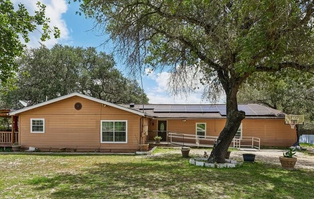 6-bedroom home for sale at 1281 County Road 6723 in Natalia TX