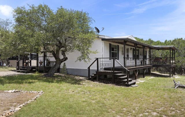 Home for sale at 1522 Forest Trail Dr in Bandera, TX — photo 4