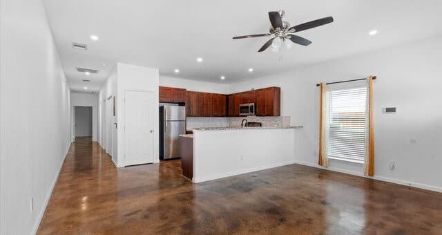 3-bedroom rental at 906 Gulf Unit 102 in San Antonio, TX — photo 5