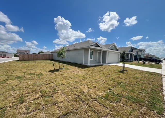 4-bedroom rental at 4606 Legacy Trl in Von Ormy, TX — photo 2