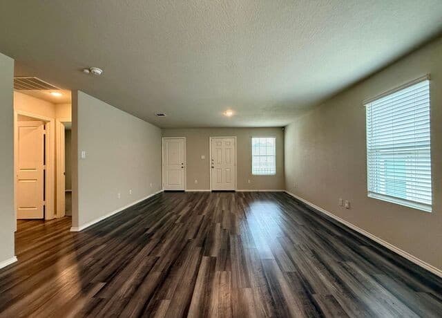 3-bedroom rental at 5114 Y Bar Summit in Converse, TX — photo 4
