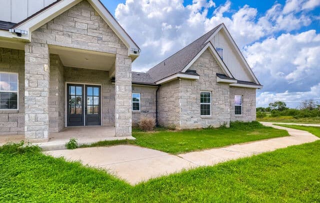 Home for sale at 9671 Crow Ln in Adkins, TX — photo 3