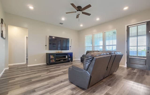 Home for sale at 9671 Crow Ln in Adkins, TX — photo 4