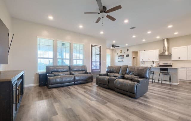 Home for sale at 9671 Crow Ln in Adkins, TX — photo 5