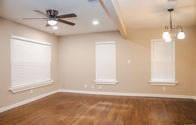 2-bedroom rental at 415 Riddle St in San Antonio, TX — photo 4