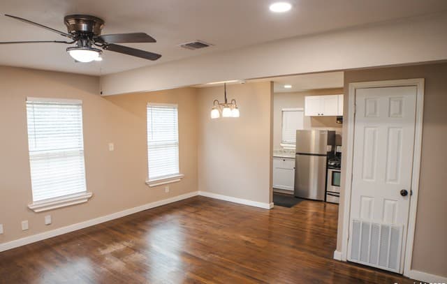 2-bedroom rental at 415 Riddle St in San Antonio, TX — photo 5