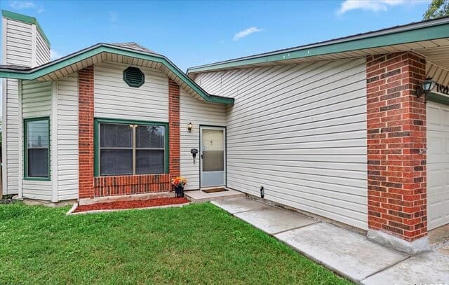Home for sale at 7122 Sunlit Trail Dr in San Antonio, TX — photo 2