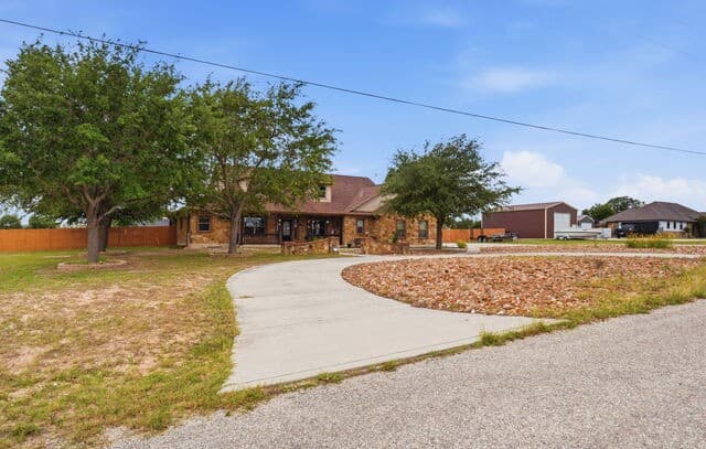 Home for sale at 117 Vintage Run in La Vernia, TX — photo 2